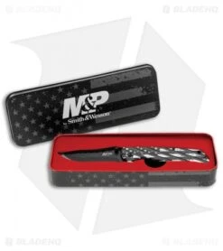 M&P American Patriot Folder Knife Black US Flag/Barbed Wire (3.25" Black Serr) 10 M&P American Patriot Folder Knife Black US Flag/Barbed Wire (3.25" Black Serr) -Schrade Knife Shop Smith and Wesson MP American Patriot Folder in Tin BHQ 123480 jr tin